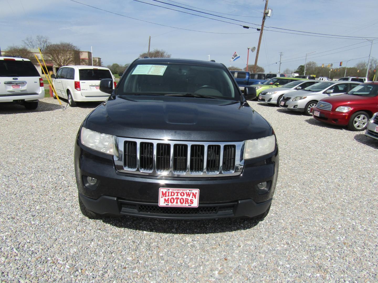 2013 Blue /Gray Jeep Grand Cherokee Laredo 2WD (1C4RJEAG0DC) with an 3.6L V6 DOHC 24V engine, Automatic transmission, located at 15016 S Hwy 231, Midland City, AL, 36350, (334) 983-3001, 31.306210, -85.495277 - Photo#2